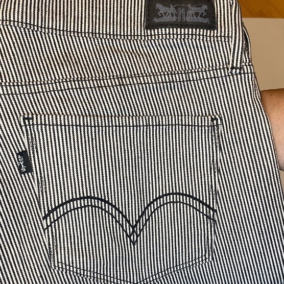 🛍️ Levi 524 Skinny Jeans - Picture 5 of 5